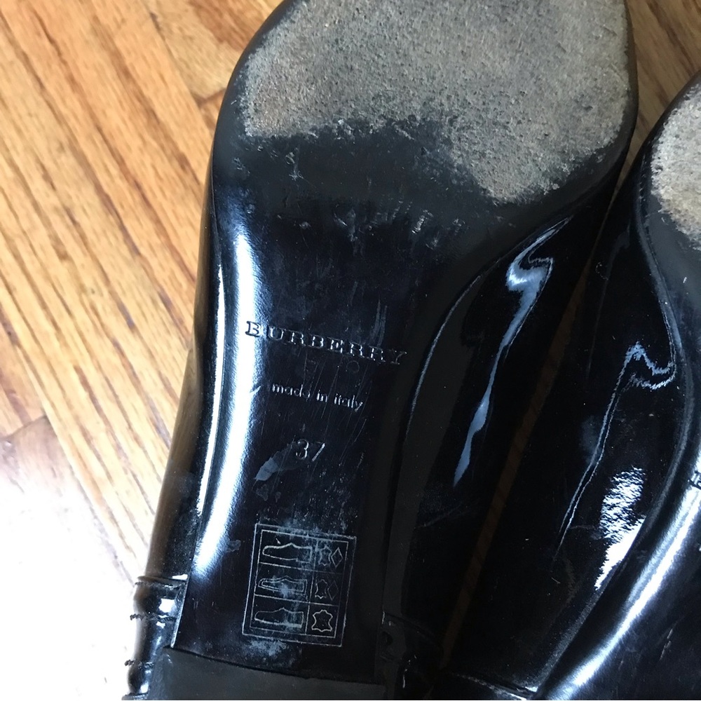 Burberry Black Patent Leather Heels - Picture 5 of 8